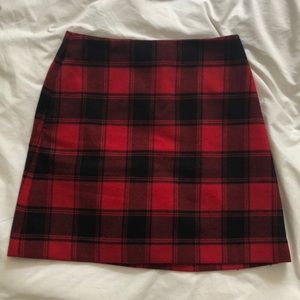 Uniqlo red and black plaid skirt